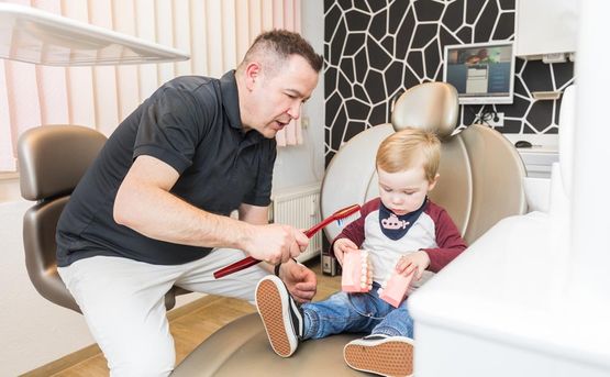 Zahnarztpraxis Dr. Nils Schmidt - Kinderzahnheilkunde